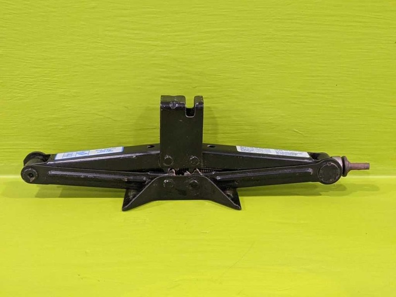 02 03 04 OUTBACK SCISSOR JACK OEM 3822-37