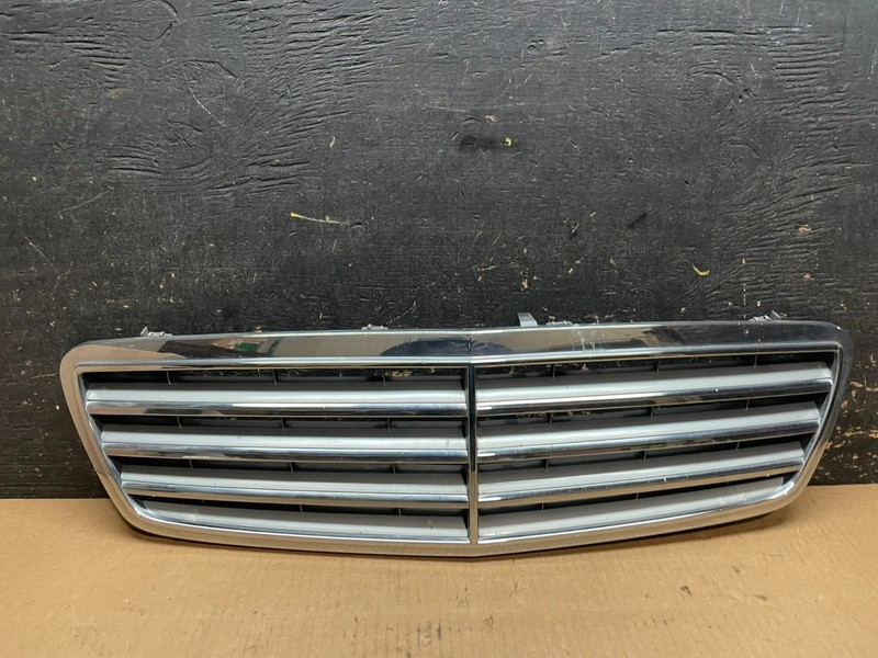2001 to 2007 Mercedes C-Class Front Upper Grill Grille OEM AA2318 DG