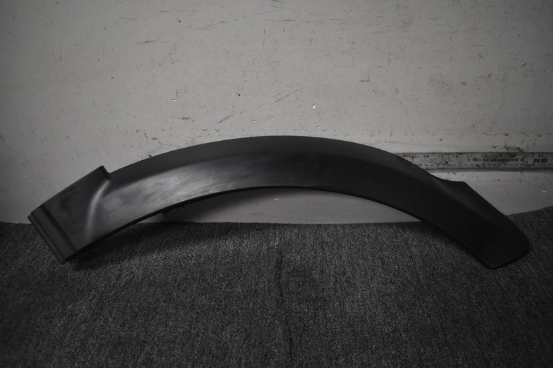 LAND ROVER L405 LEFT SIDE FENDER MOLDING FACTORY OEM