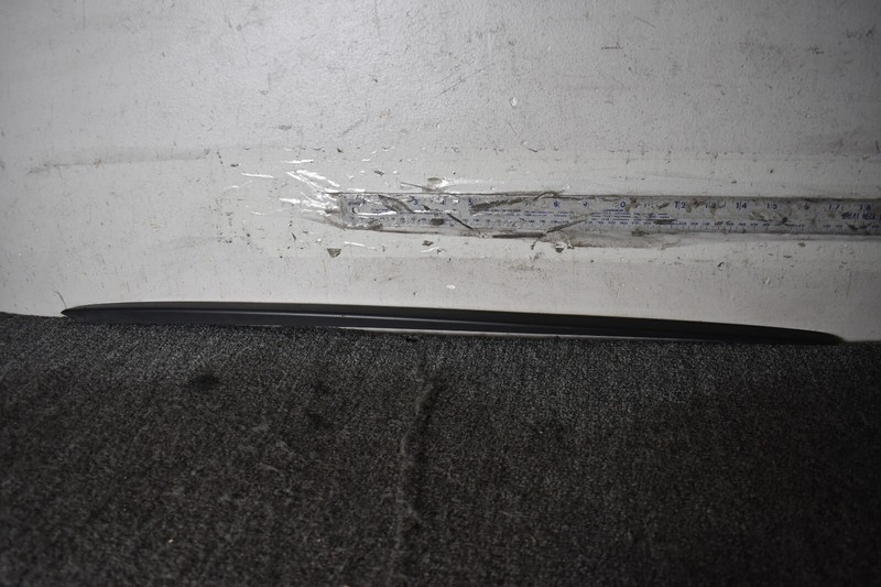 PORSCHE RIGHT TRIM MOLDING FACTORY OEM