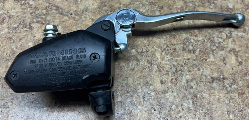 2014 Kawasaki Ninja EX650 Right Brake Lever Master Cylinder Front EX 650 04 E4