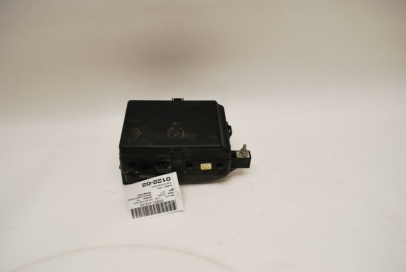2017 CHRYSLER 300 3.6L A/T ENGINE BAY COMPARTMENT FUSE RELAY BOX BLOCK OEM
