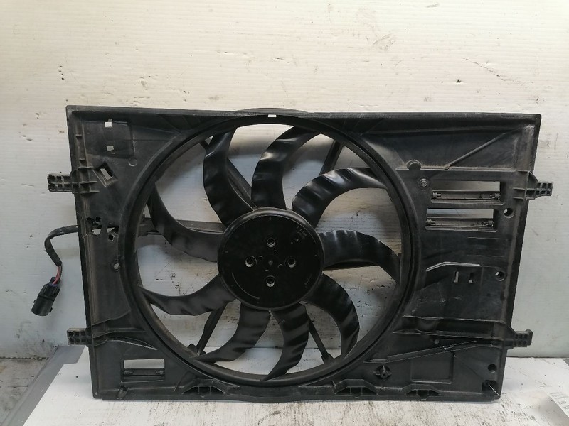 Radiator Fan Motor Fan Assembly Brose Manufacturer Fits 22-24 GOLF GTI 1744311