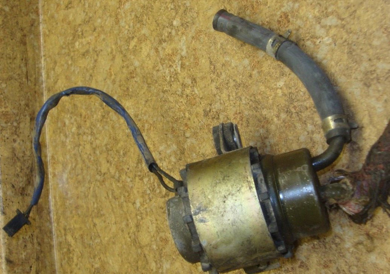 1996 Yamaha FZR600 FZR 600 R FZR600R Fuel Gas Intake Pump 96 1995 95