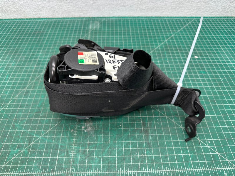 10-16 Mercedes E-class W212 FRONT LEFT DRIVER SEAT BELT SEATBELT BUCKLE OEM
