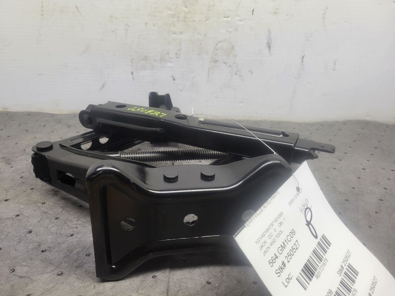 COBALT 2009 Jack and Tool Kit 1721678