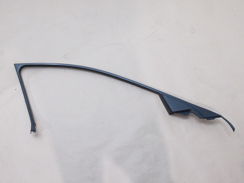 Genesis G80 2017 Front Left Driver Door Window Frame Molding Trim Cover 16-20 >