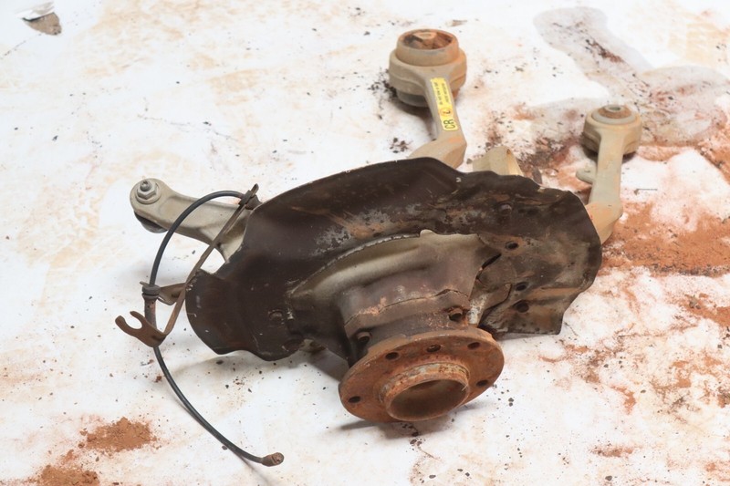 2006-2010 BMW 650I E63 FRONT RIGHT SPINDLE KNUCKLE WHEEL HUB W/ CONTROL ARMS OEM