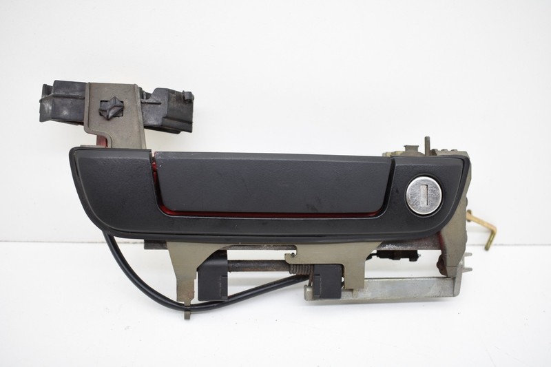 BMW Z3 1997 RIGHT PASSENGER SIDE EXTERIOR DOOR HANDLE 1 PLUG ASSEMBLY OEM KW18