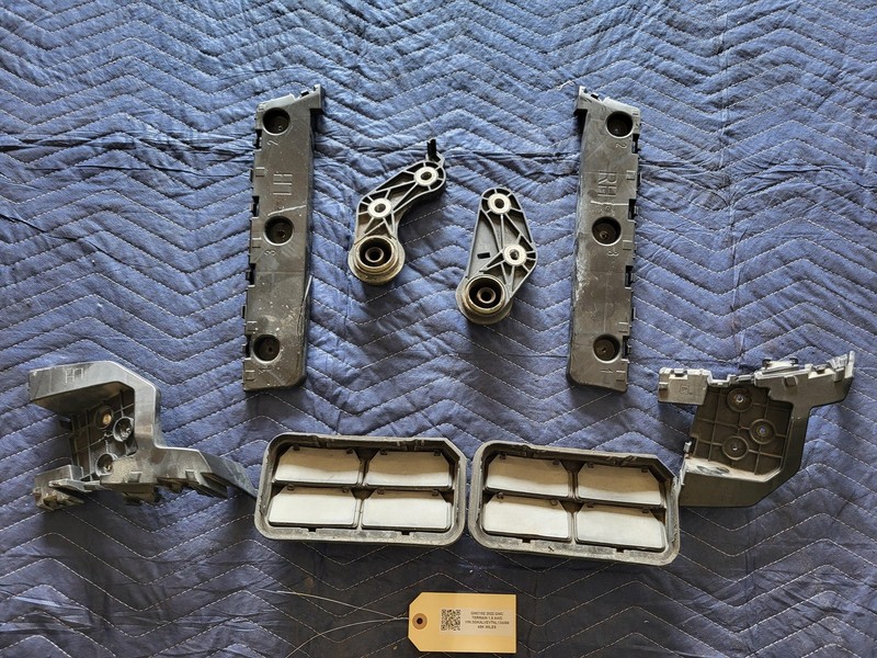 Used Oem Gmc Rear Bumper Brackets & Quarter Pressure Vents 1.5 2018-2024 Terrain