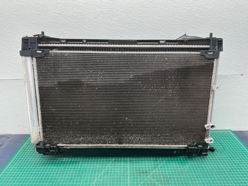 14-15 LEXUS IS250 - ENGINE COOLING RADIATOR / A/C CONDENSER / FAN MOTOR ASSY OEM