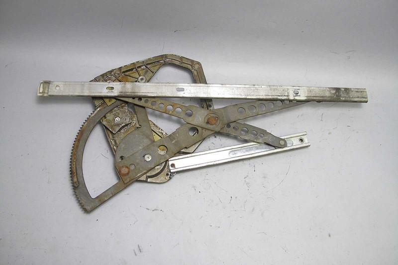 BMW E23 7-Series Factory Right Front Pass Electric Window Regulator Lifter Bare