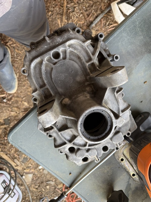 87-97 FORD F250 F350 OEM GAS MOTOR ZF MANUAL TRANSMISSION BELLHOUSING Rear Cover