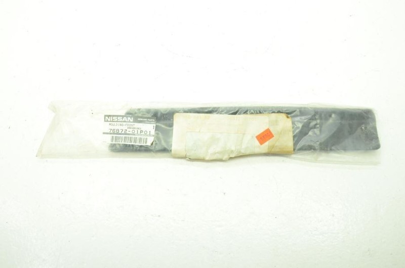1984-1986 Nissan 300ZX Z31 2+2 Passenger Right Front Fender Molding 76872 01P01