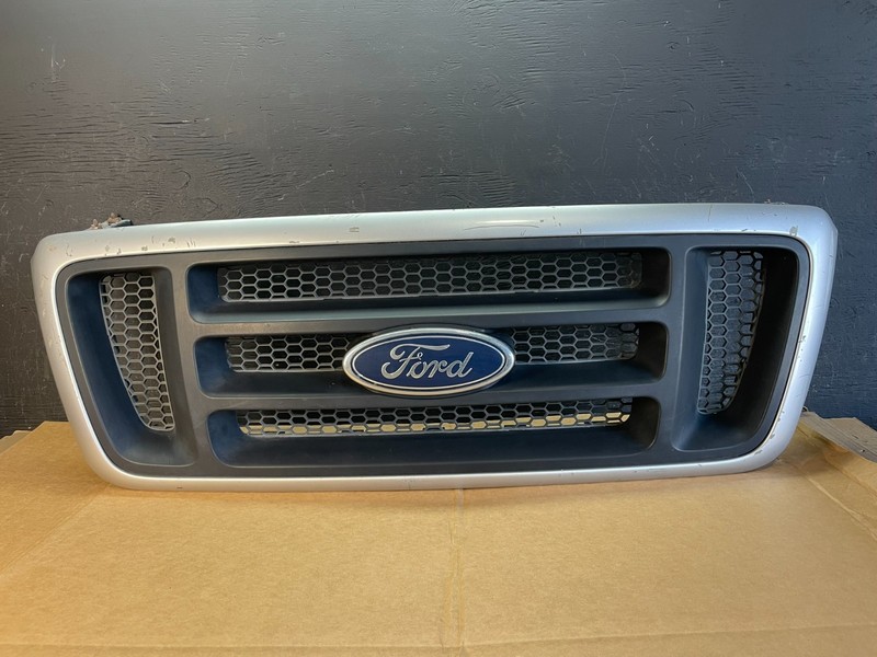 2004 to 2008 Ford F150 F-150 Front Upper Grill Grille OEM ae0773 DG