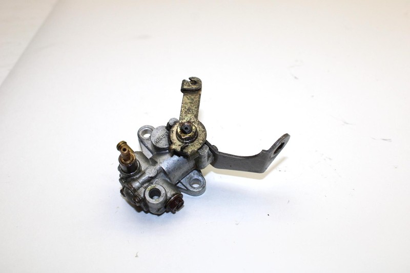 1994 Yamaha Vmax 600 Oem Oil Pump 8CA-13100-01-00 Q2472