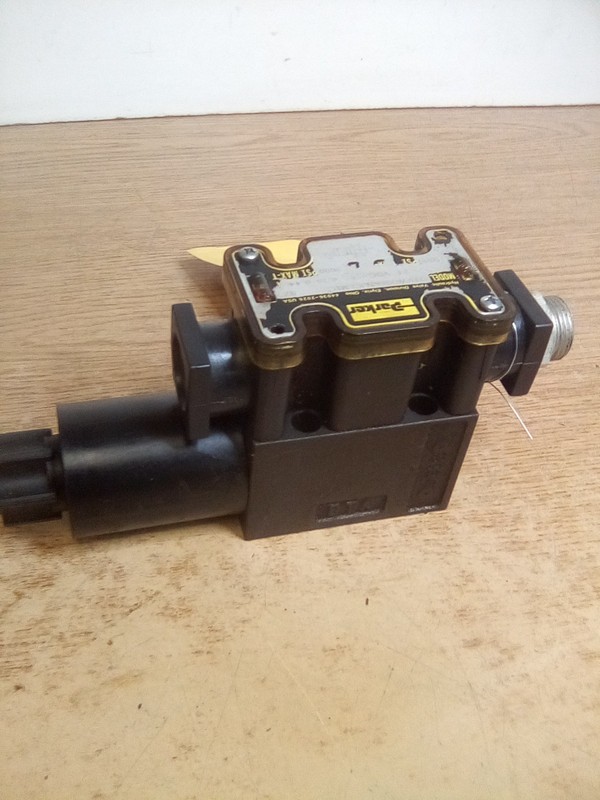 Parker D1VW006KNJCLM1C Hydraulic Valve