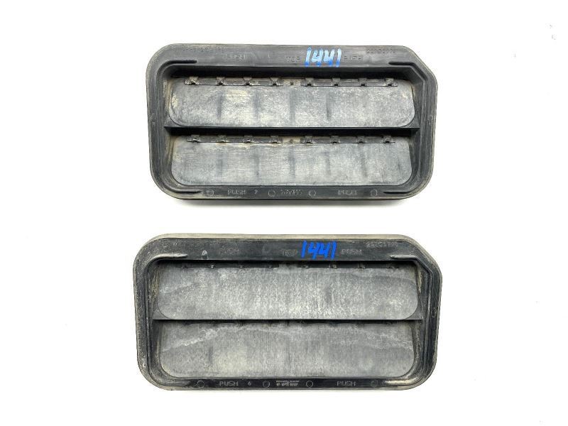 Quarter Panel Pressure Relief Valve Air Vent Fits 2006-2011 Buick Lucerne 80547