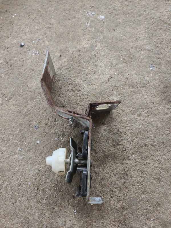 Mercedes-Benz 250S W108 W110Blinker Flasher Relay Mount Bracket wire harness