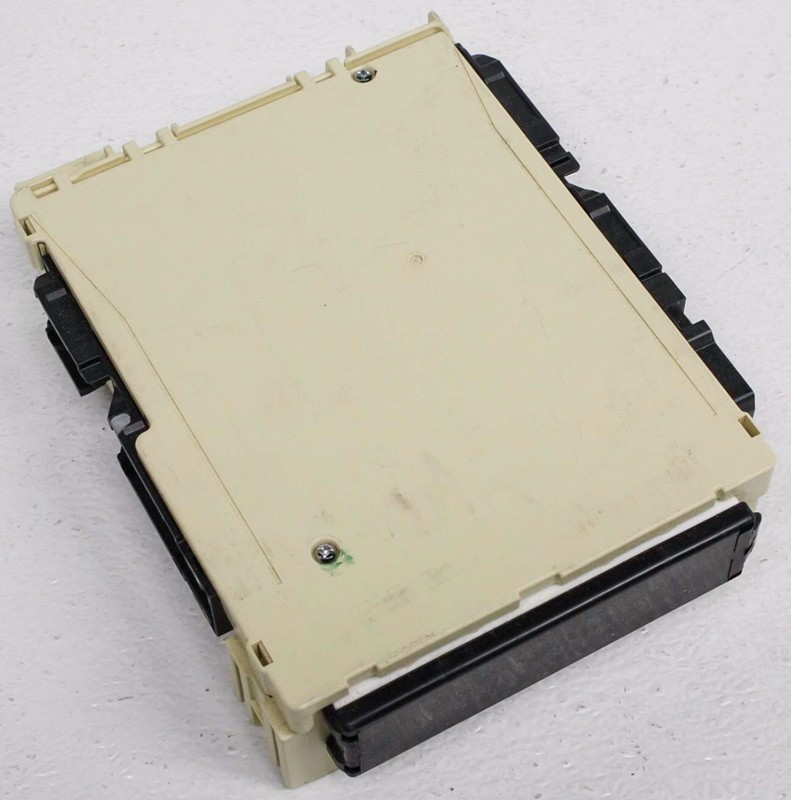 82730-0C460-B OEM Toyota Sequoia Cabin Fuse Box - Housing Chip