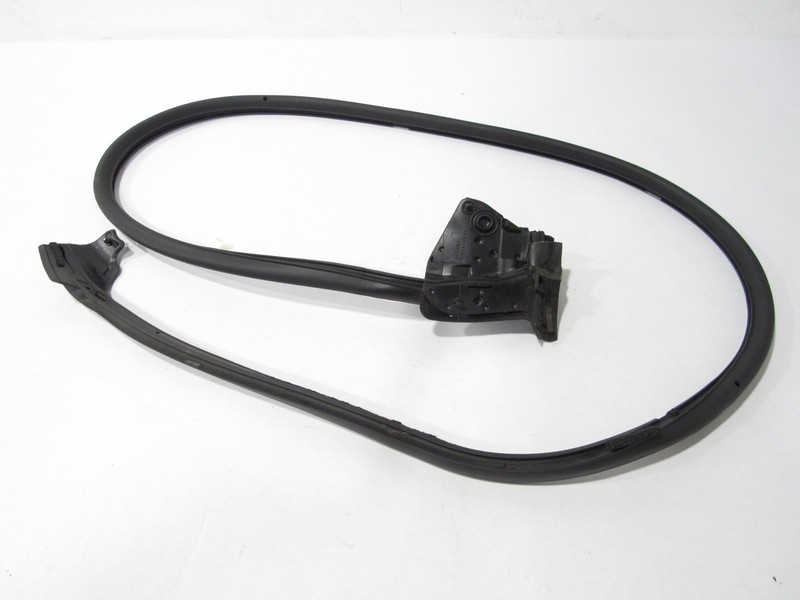15-19 Lexus RC300 2016 Left Driver Door Weatherstrip Rubber Seal ;:Y