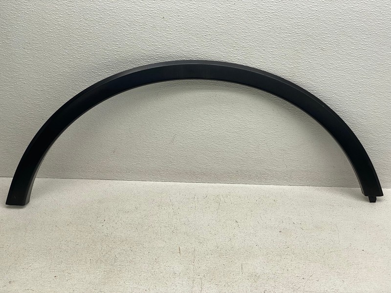 2017-2019 BUICK ENCORE FRONT RIGHT PASSENGER SIDE WHEEL ARCH TRIM OEM LOT677