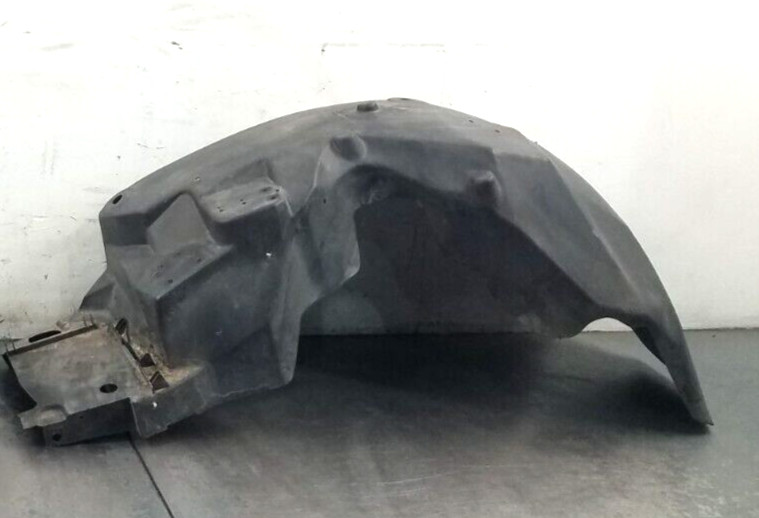 2002 Grand Marquis / Crown Vic Victoria Right Front Inner Fender Liner #0557 M4