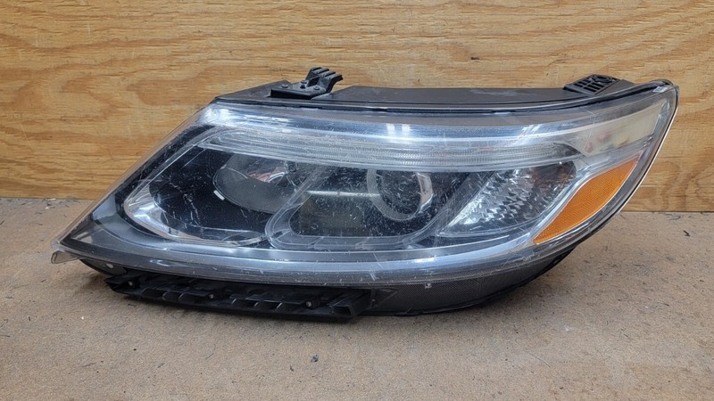 2014 2015 Kia Sorento Front Halogen Headlight Left/Driver Side LH OEM "DAMAGED"