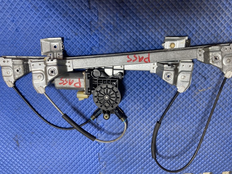 03-09 Hummer H2 Front Passenger Right Window Regulator With Motor