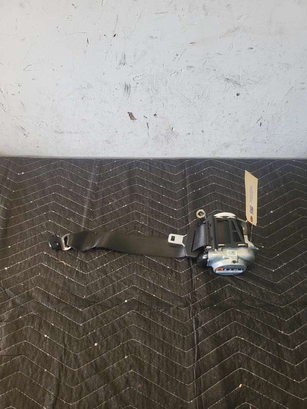 Used Oem BMW 2nd Row Right Passenger Rear Seat Belt Retractor 2018-2023 X3 30i