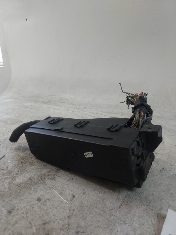 2008 FORD ESCAPE MERCURY MARINER Engine Fuse Relay Junction Box OEM