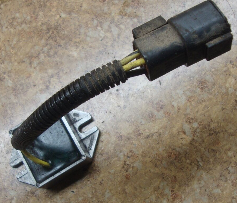 05 SKI-D00 Expedition GSX 550F Snowmobile Bombardier Voltage Regulator Rectifier
