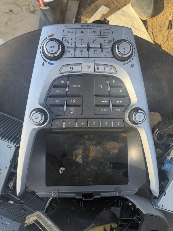12-15 GMC Terrain Radio Climate Control Panel Center Dash Faceplate 23450891