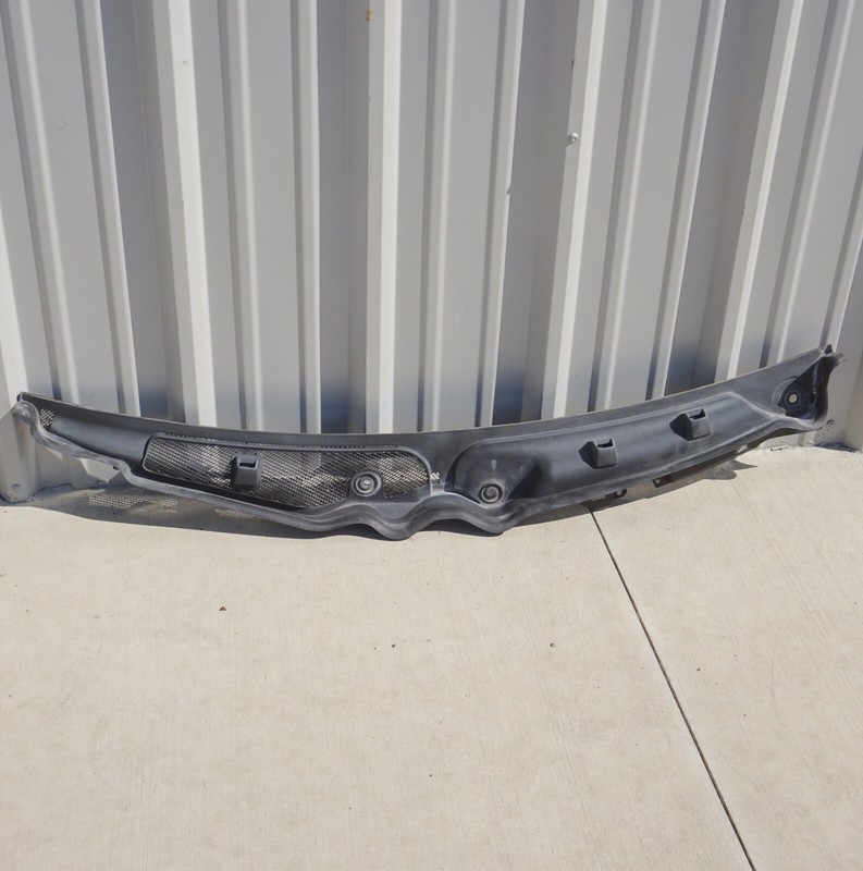 2010-2014 Mercedes W207 E550 Coupe Front Windshield Wiper Cowl Panel Washer OEM