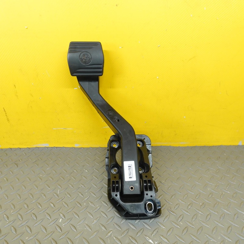 2018-2024 ALFA ROMEO STELVIO BRAKE PEDAL FOOT STOP LOGO OEM 258952018