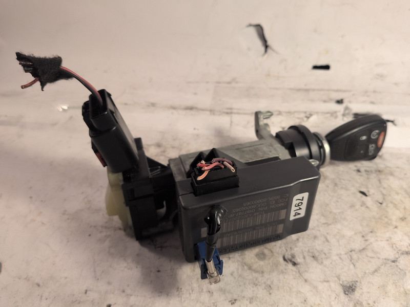 2011-2014 Chrysler 200 Ignition Cylinder Switch w/ Key OEM 05026162AR