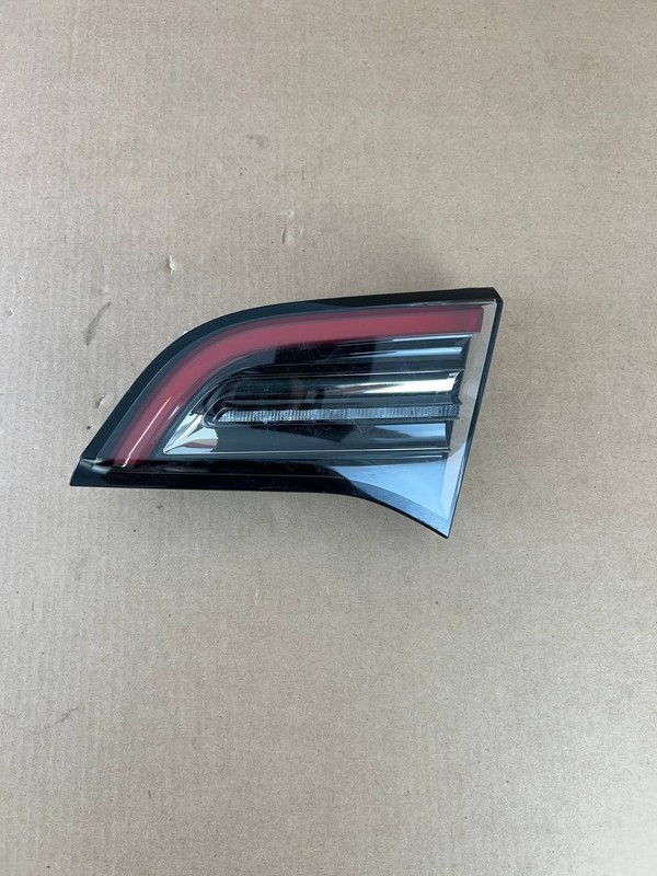 ✅2017-2020 Tesla 3 Inner Ttail Light Taillight Right 1502089-00-B w/scratches