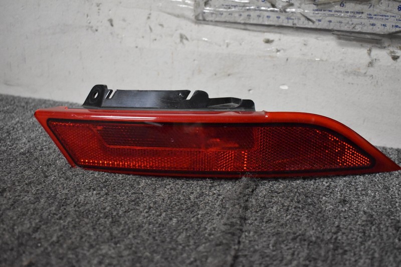 2017-2020 LAND ROVER DISCOVERY 5 L462 REAR RIGHT SIDE REFLECTOR FACTORY OEM