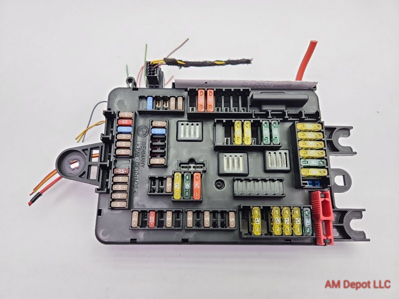 2014 BMW 320i 328i 335i 340i 330i F30 Rear Trunk Fuse Power Distribution Box