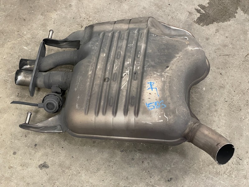 14 15 16 17 Mercedes S550 Rear Right Exhaust Muffler 4.6L 1523 OEM