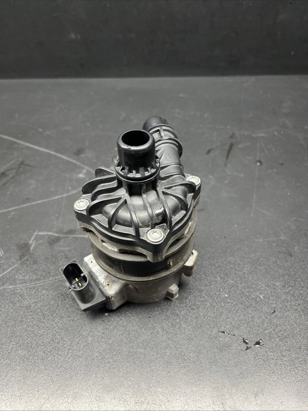 COOLANT AUXILIARY WATER PUMP MERCEDES W222 S560 S550 S63 OEM