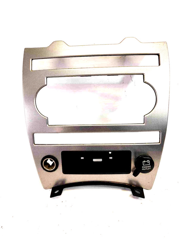 2006 Commander Dash Radio Climate Control Bezel Power Outlet Trim 68271fM2953