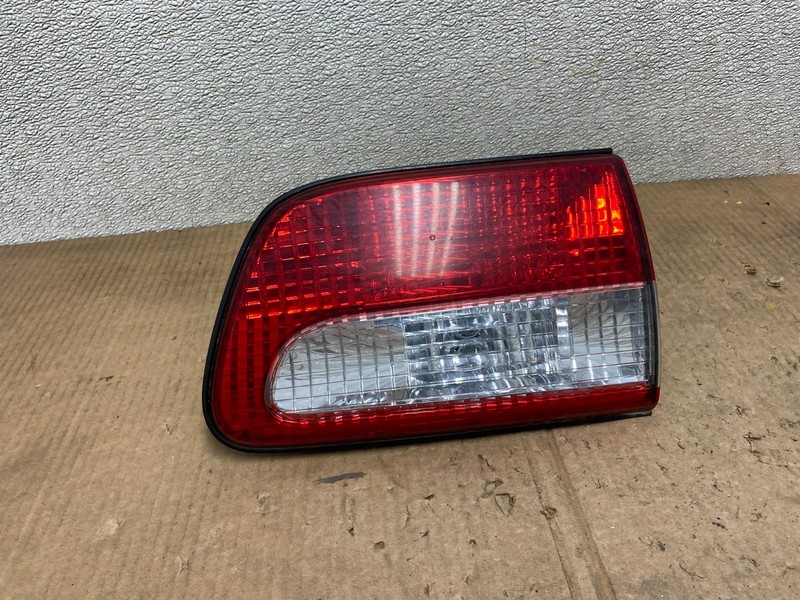 2001 - 2003 Toyota Sienna Right Passenger Rh Side Inner Tail Light OEM AA6639