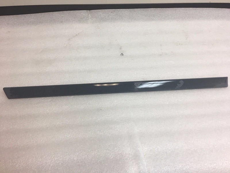 BMW E39 5-SERIES REAR RIGHT EXTERIOR DOOR MOLDING 7004026