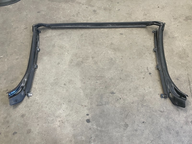 2013-2016 Mercedes SL550 SL400 R231 Rear Windshield Seal Trim Strip 1587 OEM