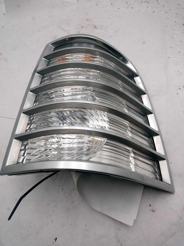 2007 Mercury Mountaineer Right Tail Light Assembly Silver 518381 Used