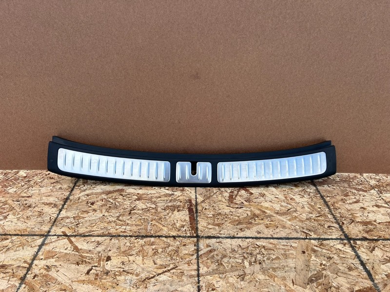 GENESIS GV70 22-26 OEM TRUNK SILL SCUFF PLATE TRIM COVER PANEL ASSY