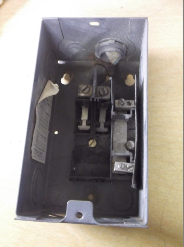 Square D 40259-176-01 Circuit Breaker Box E-1138 QO-25 Series L4 40A