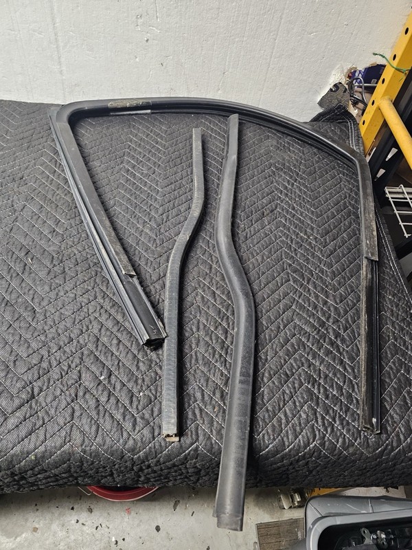 Front Left Door Trim Channel Ford F150 2007