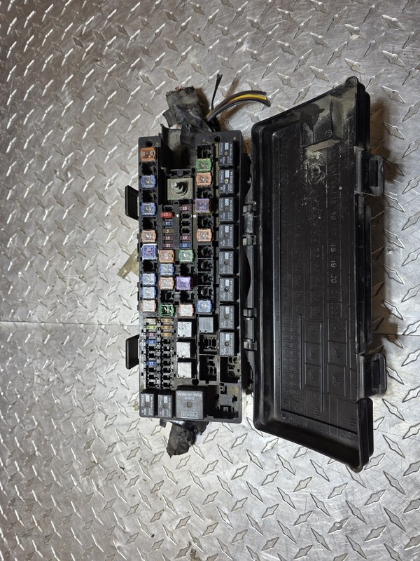 11 12 13 14 Ford F-150 5.0L Coyote Engine Fuse Box Assembly Tested Oem